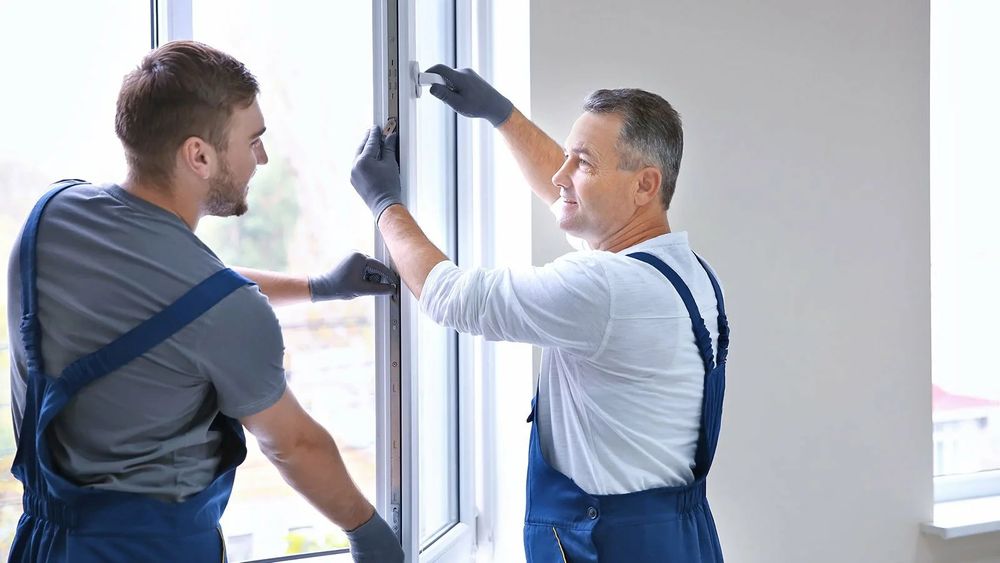 Ремонт дверей, доводчики, замена навесов, изготовление новых окон и дв