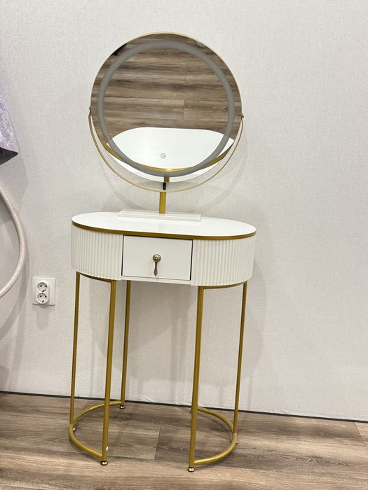 Туалетный столик. Б/у