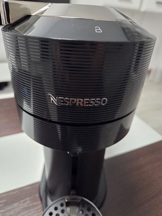 Aparat cafea Nesspresi Vertuo