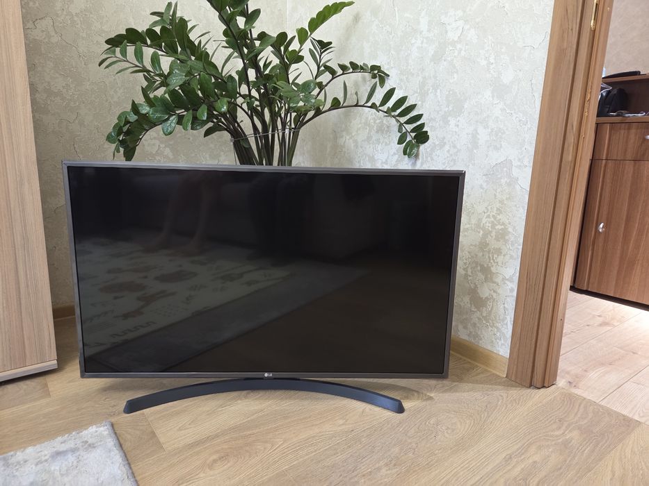 Продам телевизор LG Smart 43 (109)
