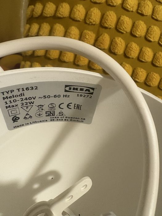 Две висящи лампи -бели