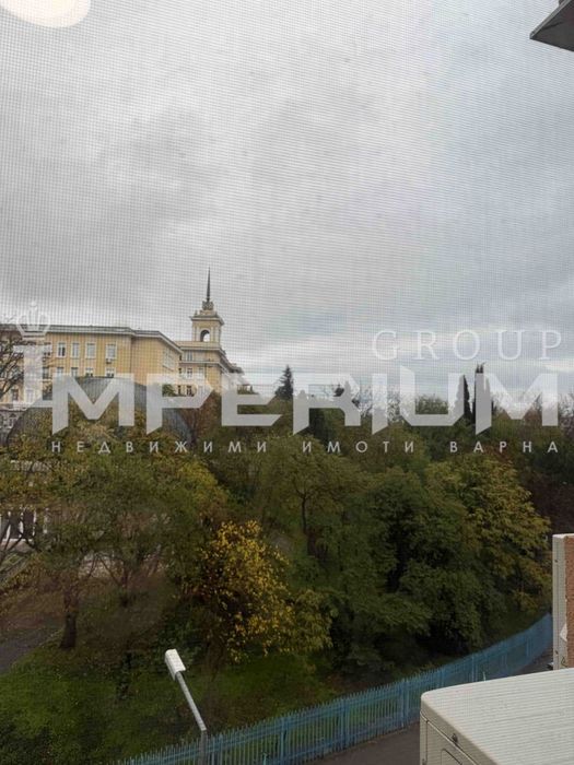 Тристаен обзаведен апартамент под наем в района на Спортна Зала, гр.