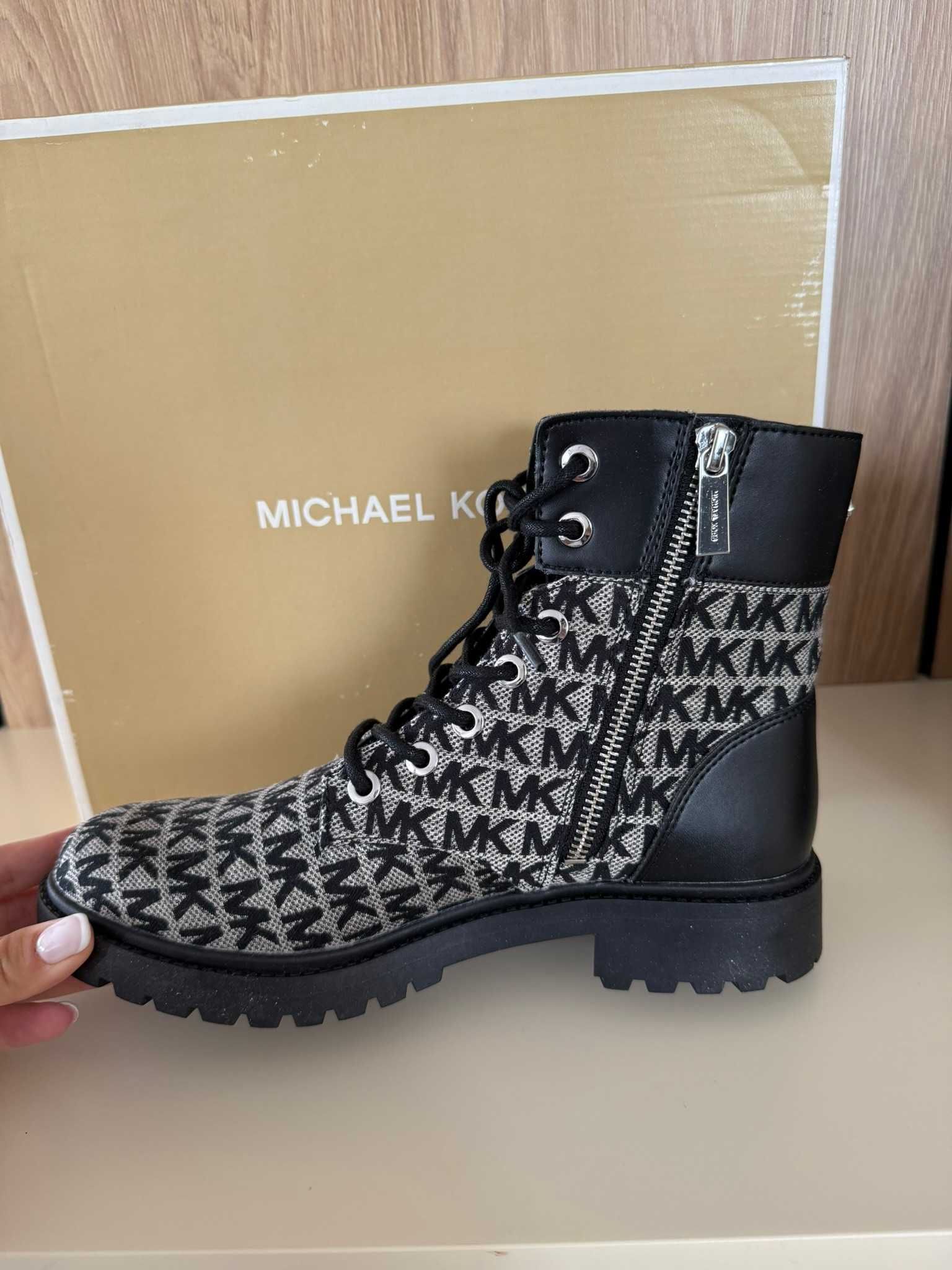 нови боти Michael Kors