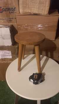 Малко дървено столче