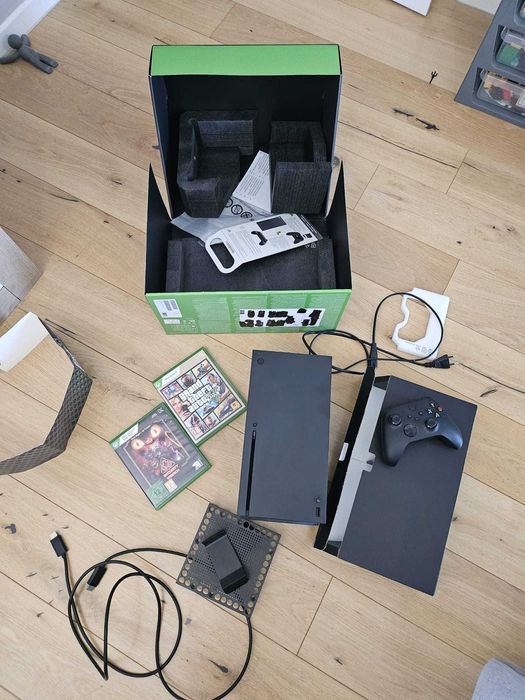 Vand XBOX Seria X 1 TB+GTA V+Security Breach(pret negociabil)
