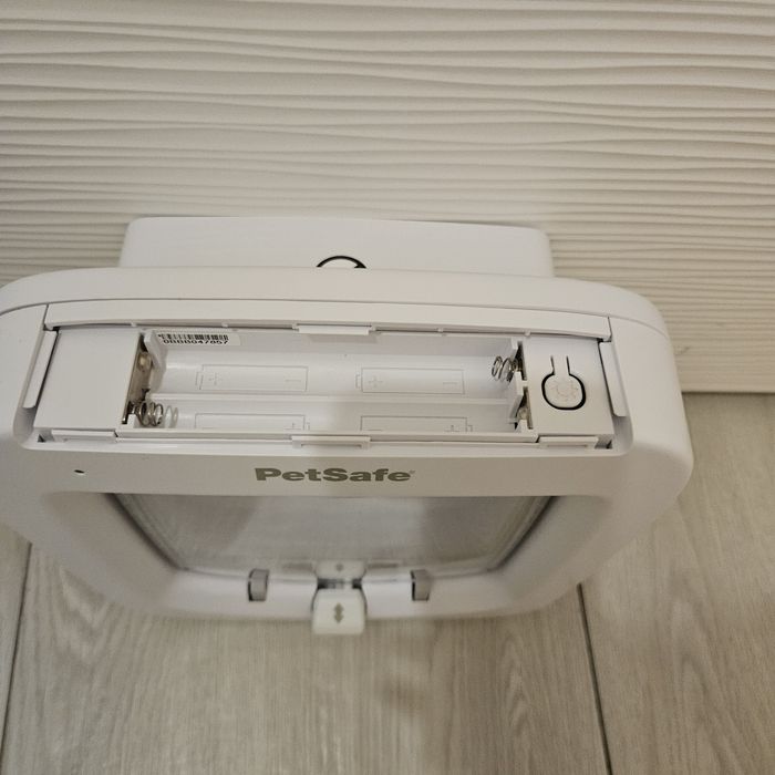 Usa pentru pisici PetSafe alba