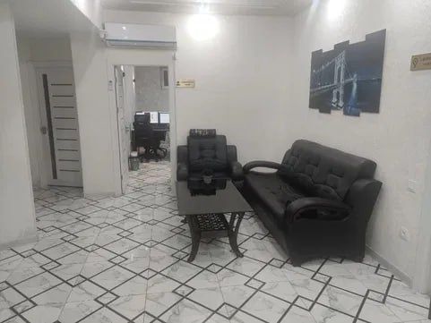 Чиланзар23 цоколь 3 комнаты 130м² 2я линия от дороги