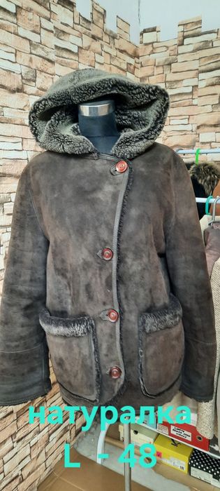 Куртки, дублёнки, пальто женские все по 3000.