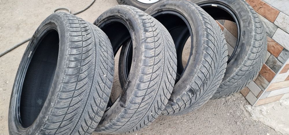 Anvelopele iarna Goodyear 245 45 19