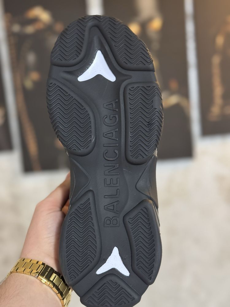 Adidasi Barbati Balenciaga Triple S Black!