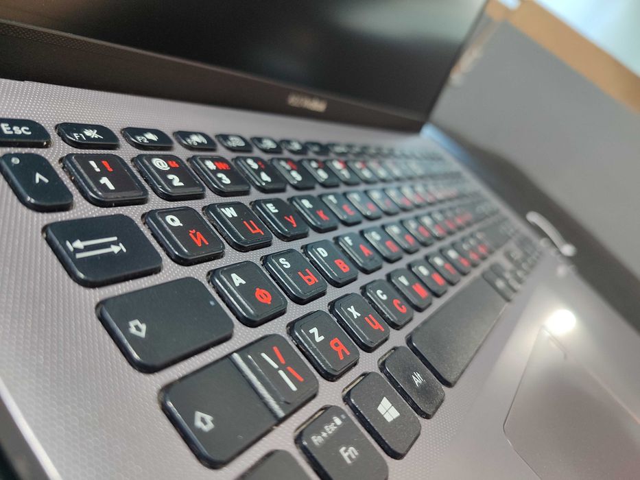 Ноутбук офисный Asus Vivobook AMD Ryzen 5-3500U