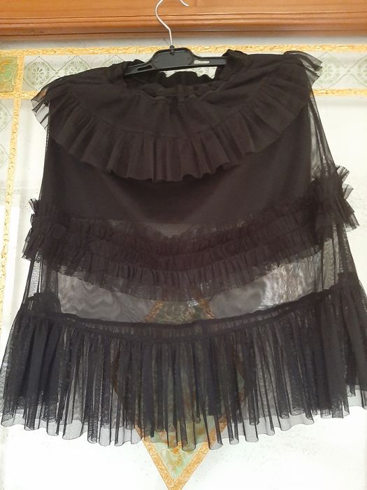 Детска пола от тюл черна на фирмата SISLEY.