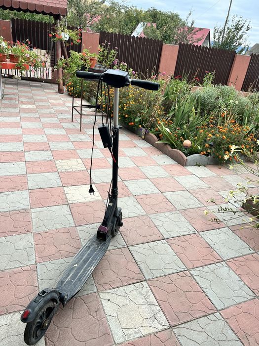 Vand trotineta electrica porneste , dar nu ii tine bateria la drum .