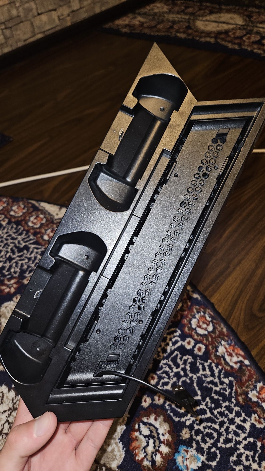 Ps4/pro/slim uchun kuller va 2ta joytigi uchun quvvatlasa boʻladi