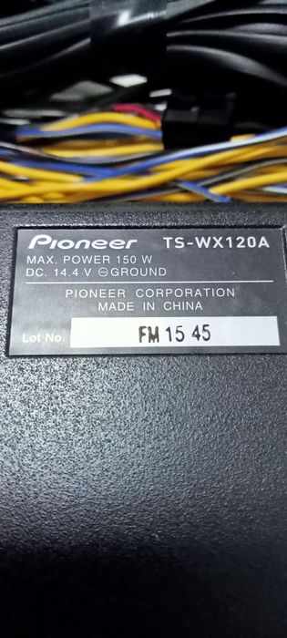 Subwoofere amplificate auto Kenwood  și Pioneer