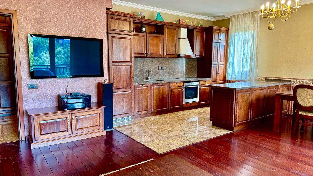 Продава се Тристаен апартамент в София, Витоша - 142 кв.м за 3200 €/кв.м - Снимка #8