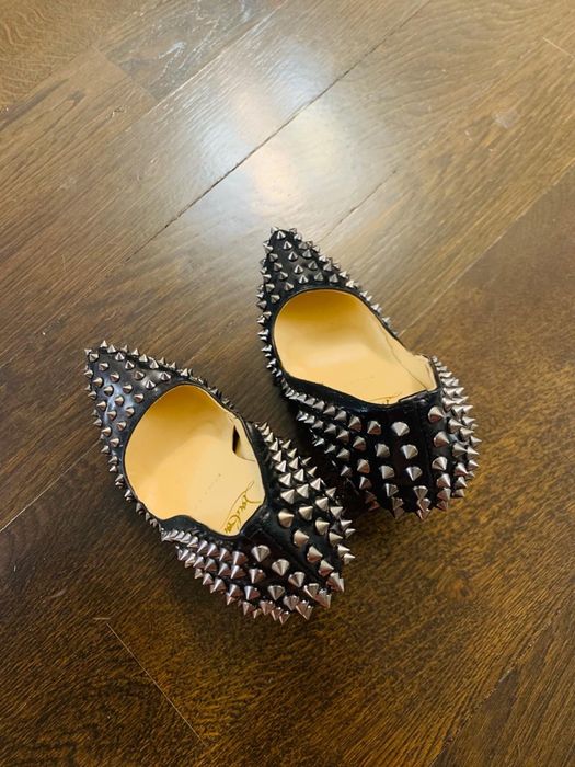 Pantofi stiletto negri din piele  cu Țepi Loubotin