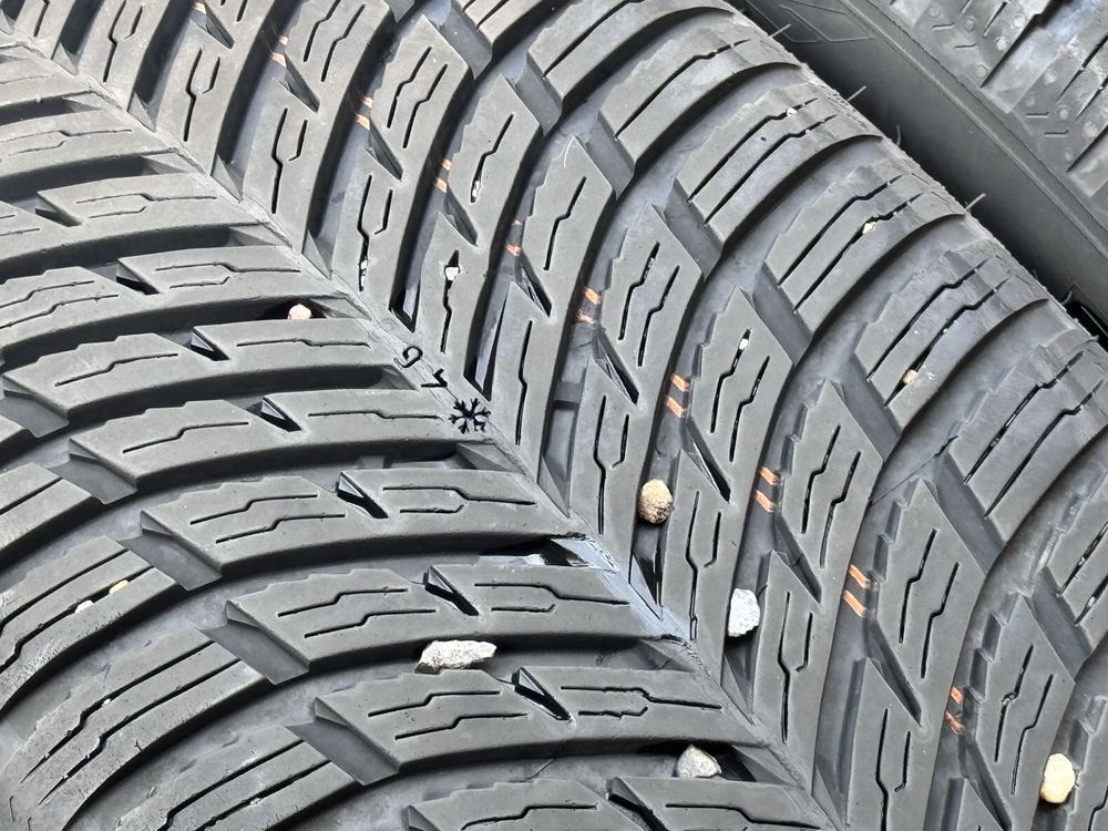 235/45/R17 Nokian Seasonproof 2бр всесезони dot4721 7мм