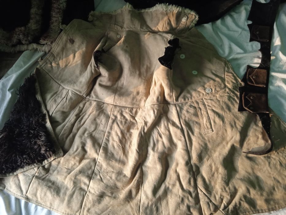 Военный СССР Белый,Черный тулуп мех с погонами и безрукавки жилет мех