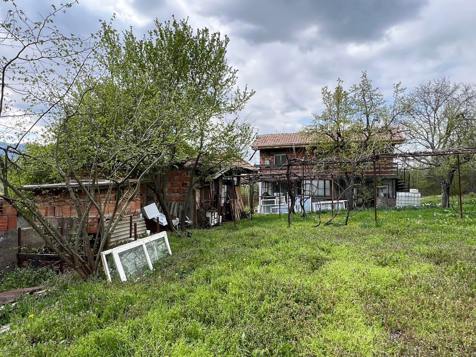 Продавам имот в близост край Враца