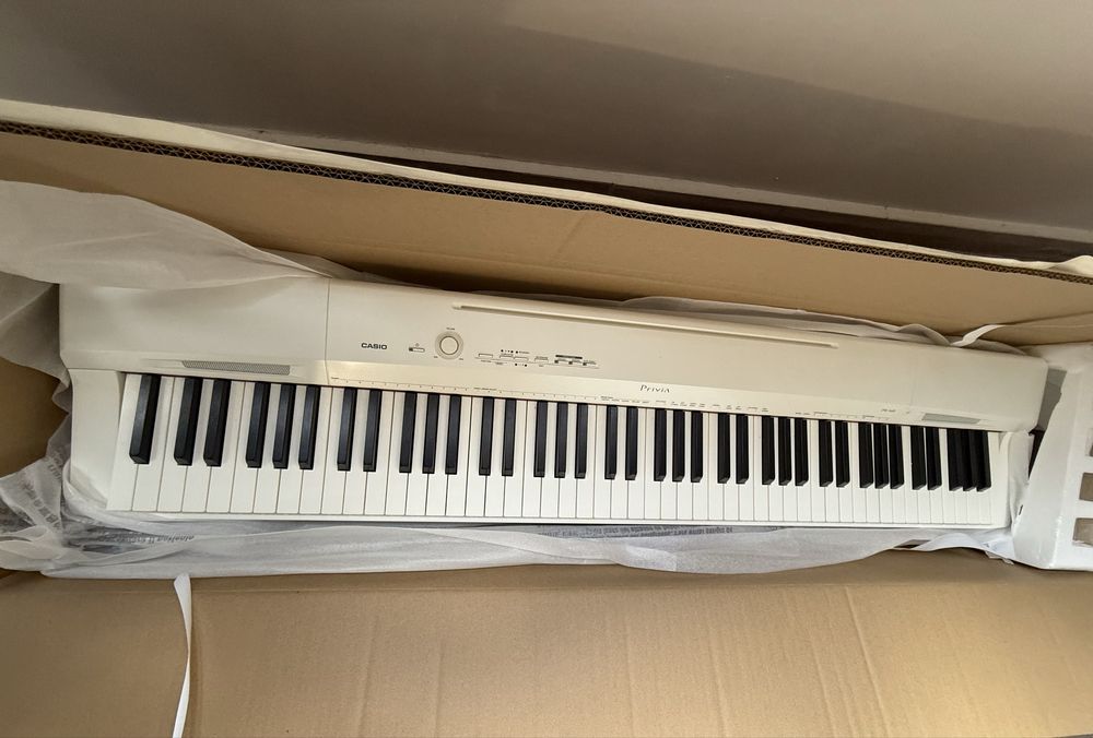 Състояние ново! Casio PX-160 и стойка - маса CD-67Pwe, не е сглобявано