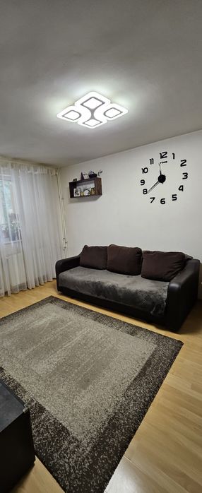 Proprietar vand apartament 2 camere,etaj 3 str Huedin + loc de parcare