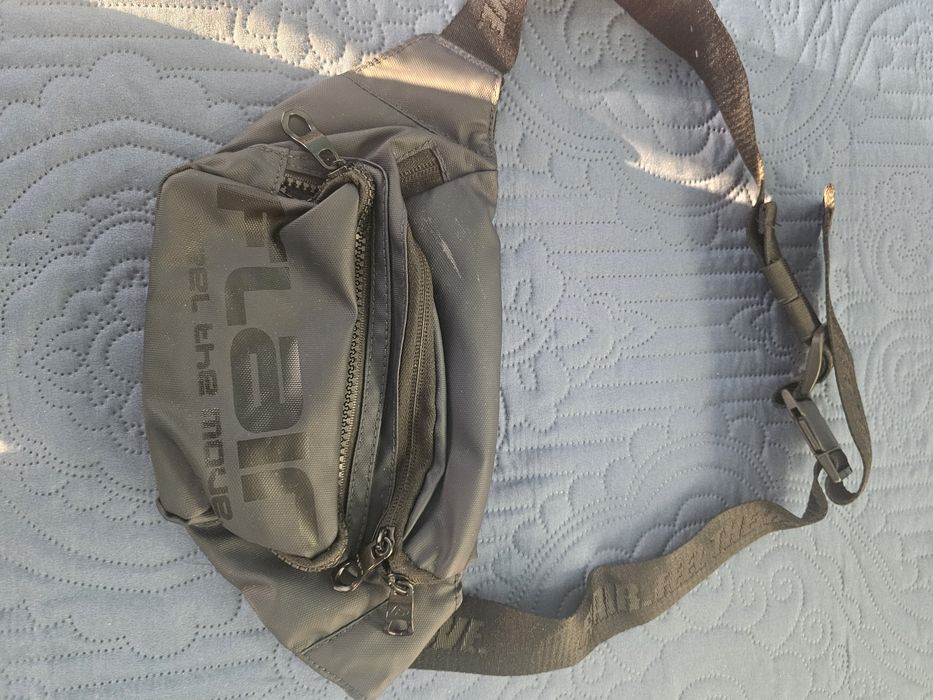 Мъжка  чанта  за  кръст