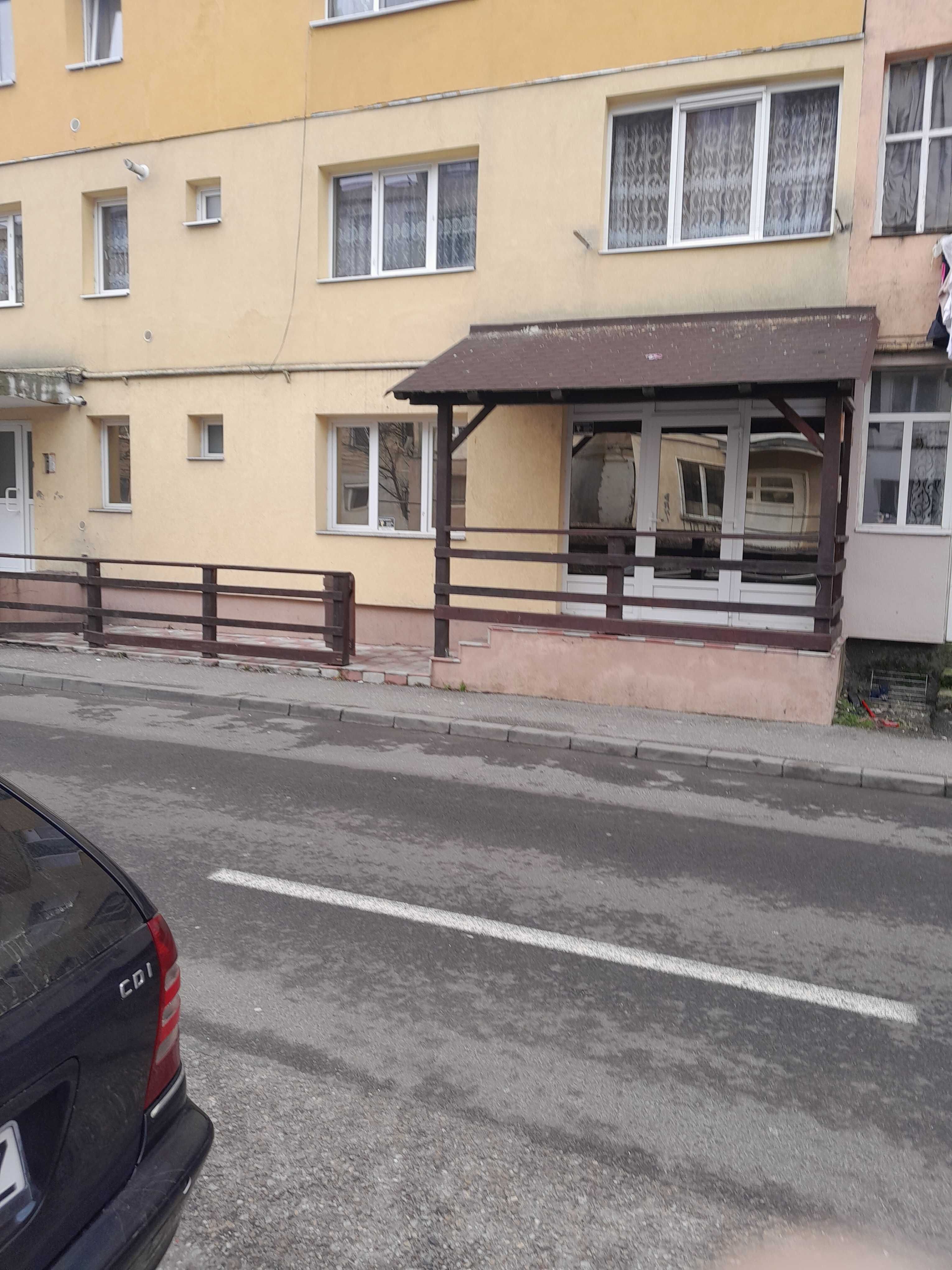 Salon  de înfrumusețare frizerie modificat din apartament