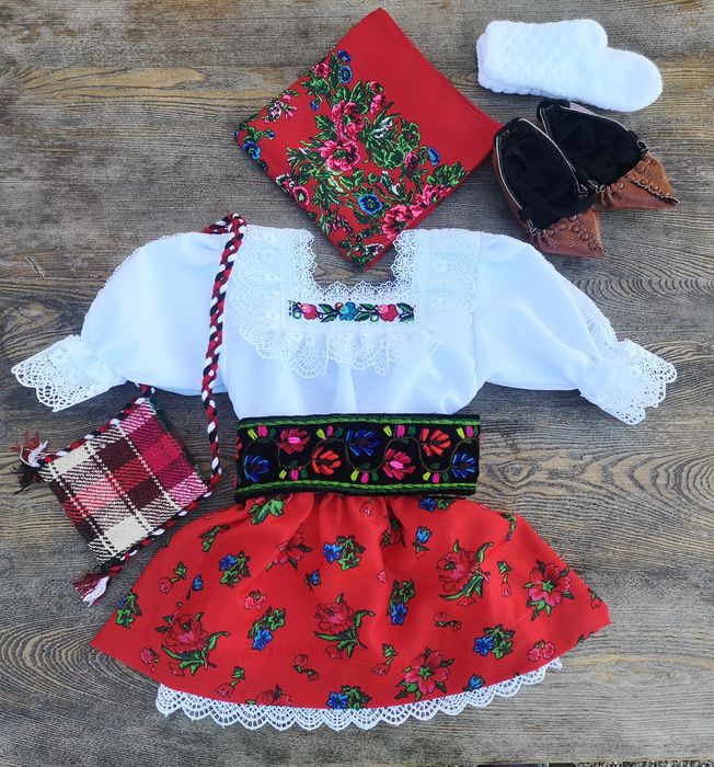 Costum popular fete botez complet de Maramureș