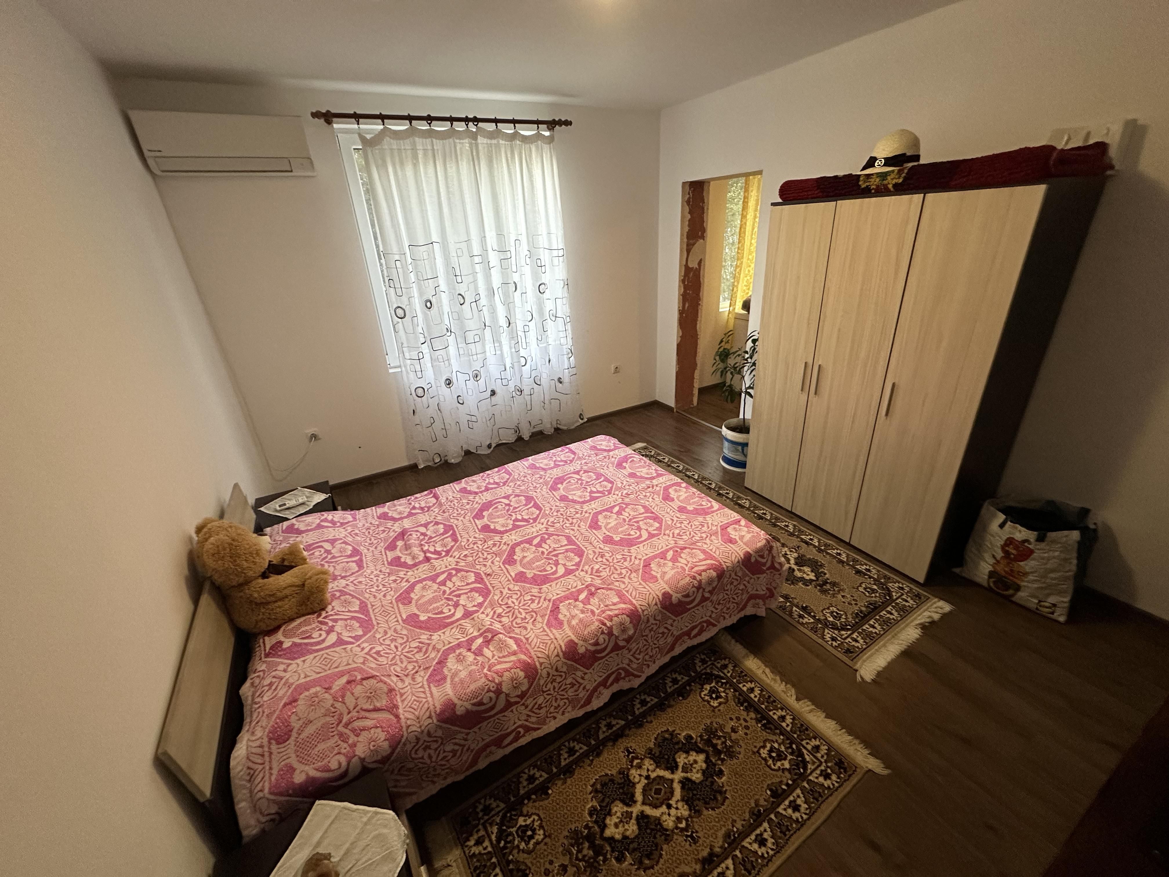 Двуетажна Къща с акт 15 в кв. Долно езерово