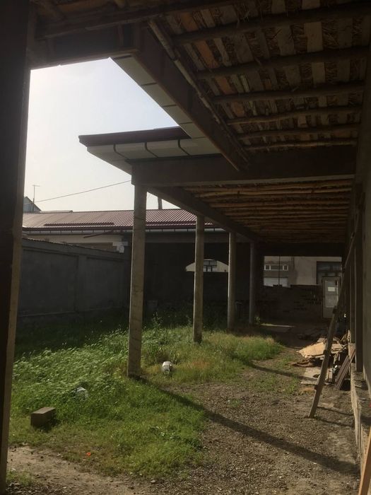 Uy sotiladi 4sotuh 7xona  sergili chortoq mahala