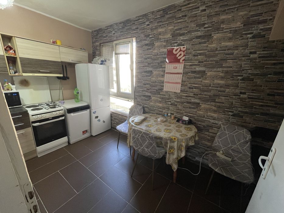 Слънчев двустаен с бокс и гледка към Балкана – готов за нанасяне!