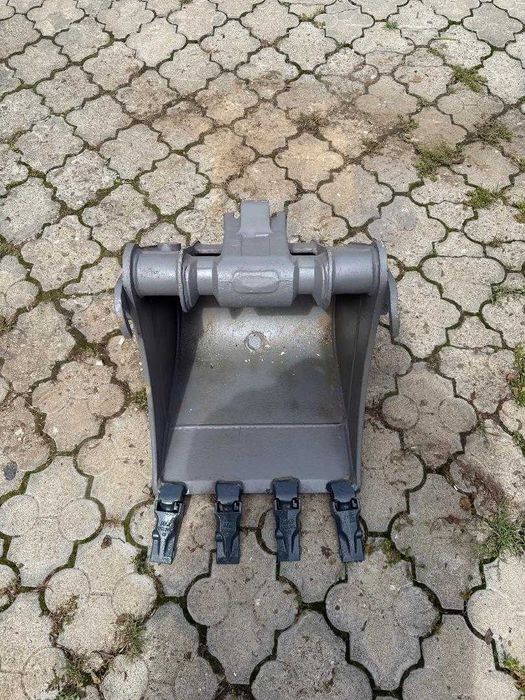Vand doua cupe de miniexcavator ca noi de 25cm si 40cm