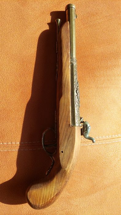 Pistol medieval vintage