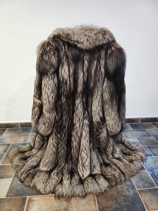 Палто с богат естествен косъм лисица