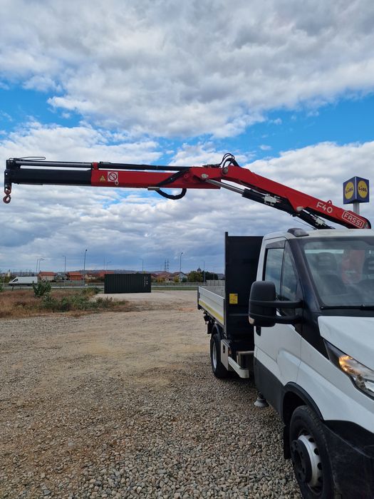 Vând iveco daily basculabil cu macara