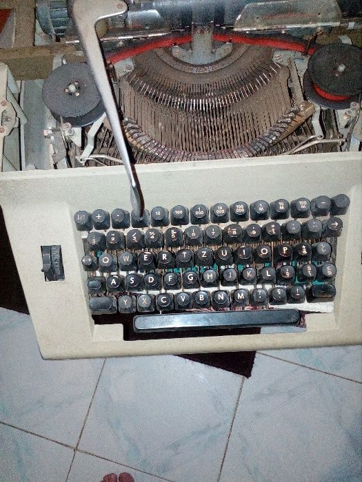 Masina de scris veche