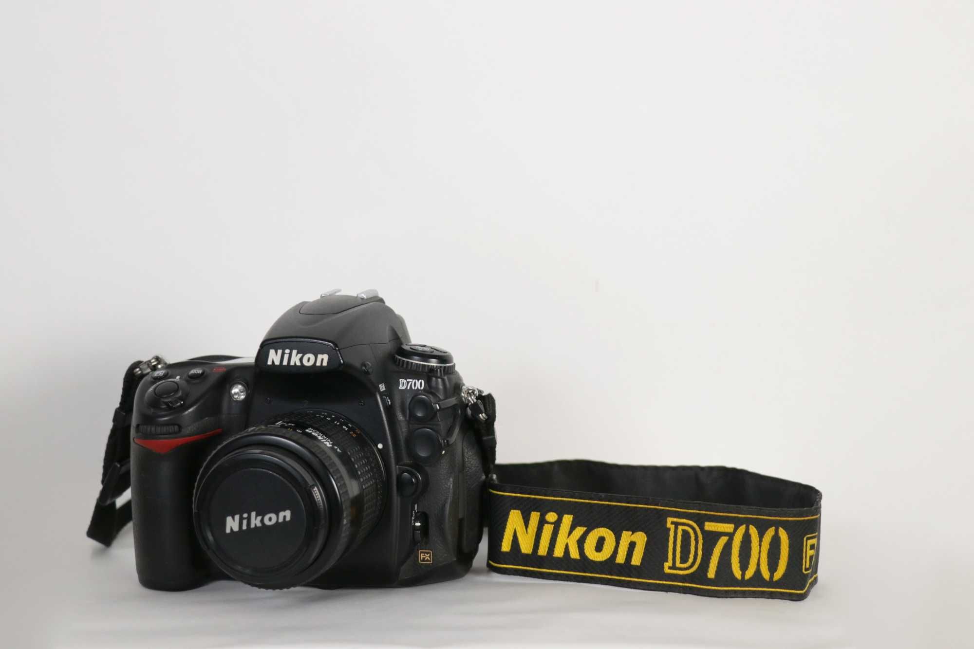 Nikon D700 с обектив Nikkor 35-70 f3.3-4.5