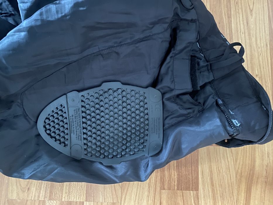 Pantaloni protectie ( moto)