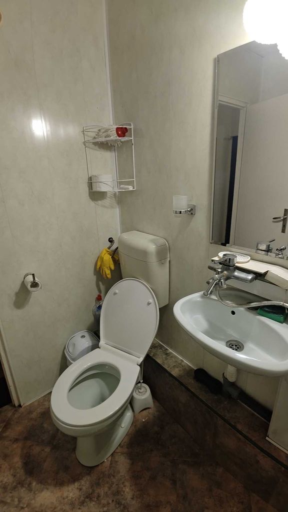 Продава се Двустаен апартамент в Шумен, 2-ри корпус - 46 кв.м за 1386 €/кв.м - Снимка #2