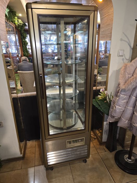 Хладилна витрина за торти