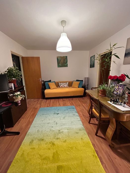 Vand piese de mobilier conditie excelenta