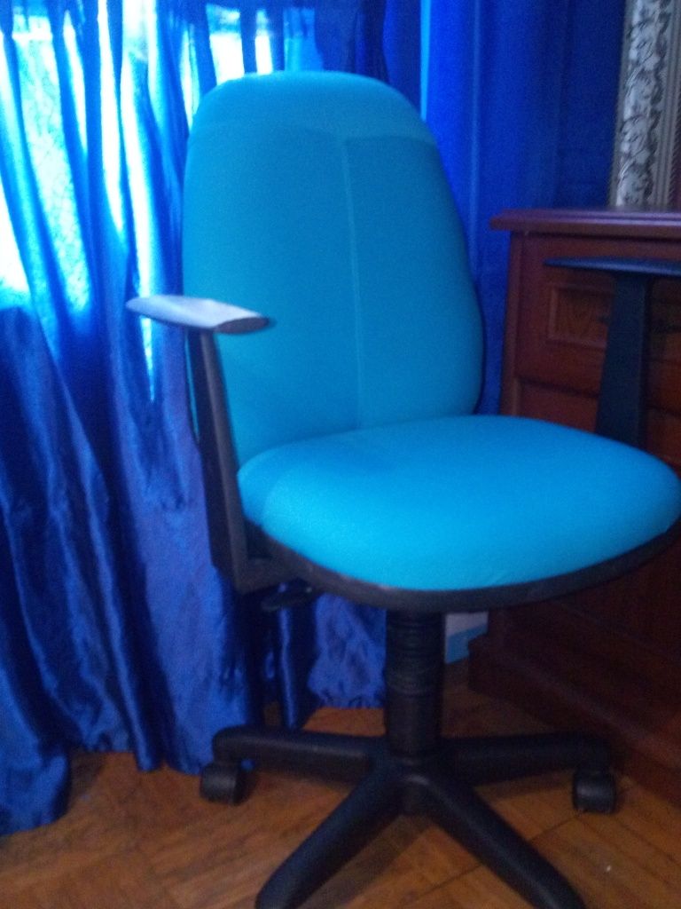 Продам офисное кресло