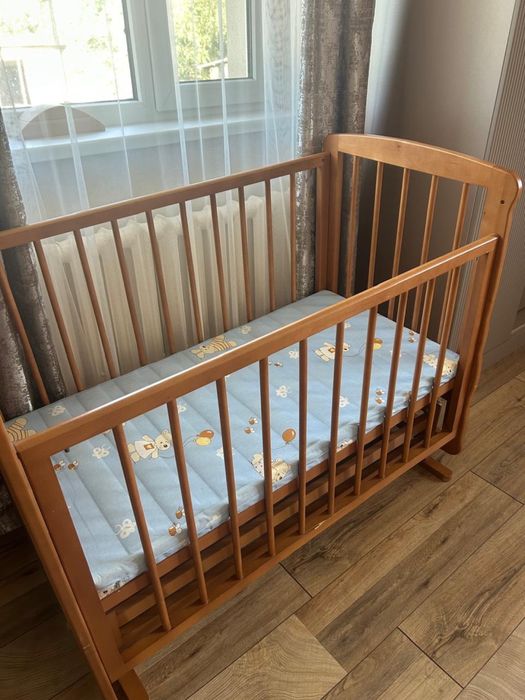 Продам детскую кроватку и коляску
