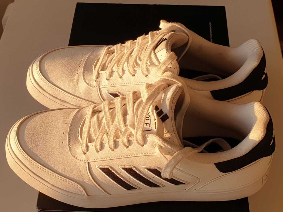 Продам водонепроницаемые кроссовки Adidas (оригинал 100%)