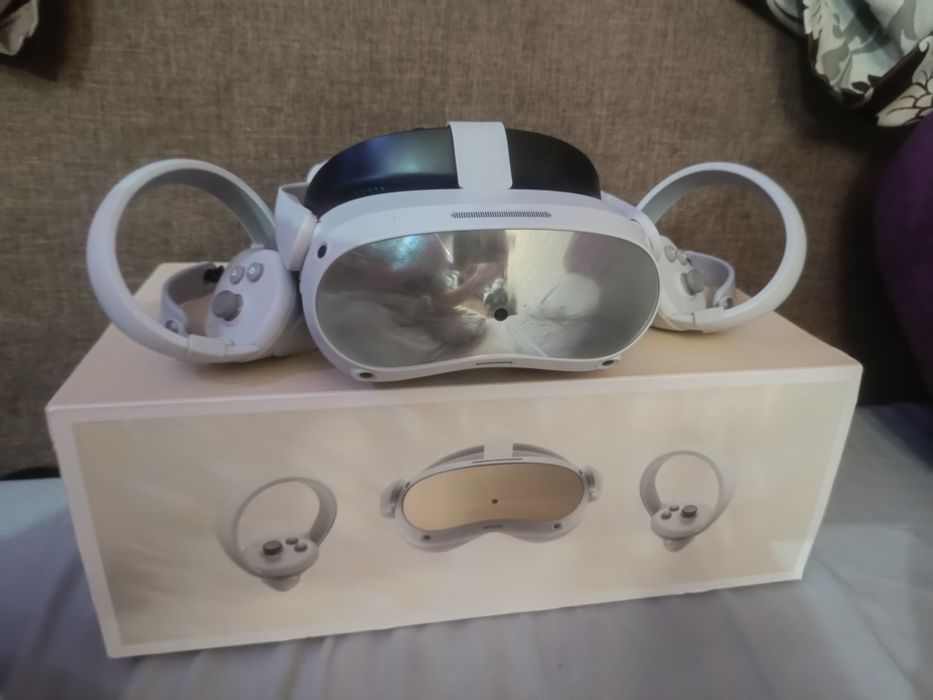 Продам vr pico 4 pro (Face Tracking)