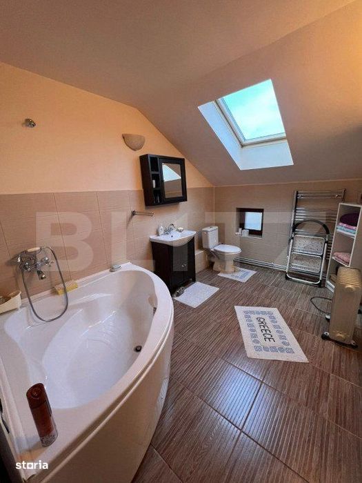 Casa de vanzare Podul Olt, zona centrala deosebita