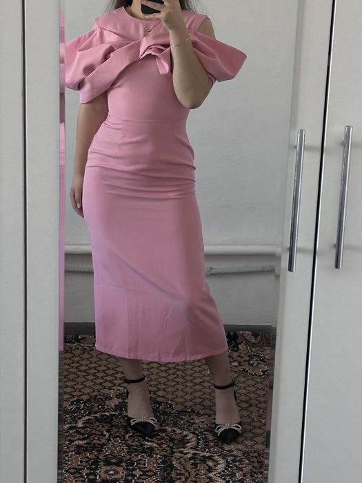 Продается платье в хорошем состоянии, 42 размере