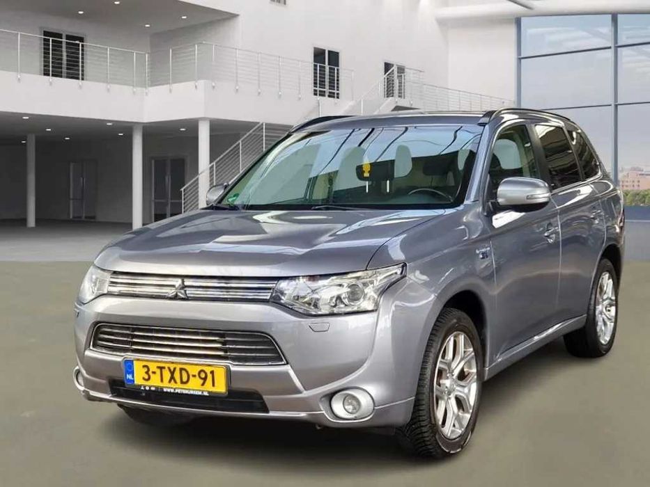 Mitsubishi Outlander 2.0 PHEV 4WD Executive Edition 2014 – 4X4