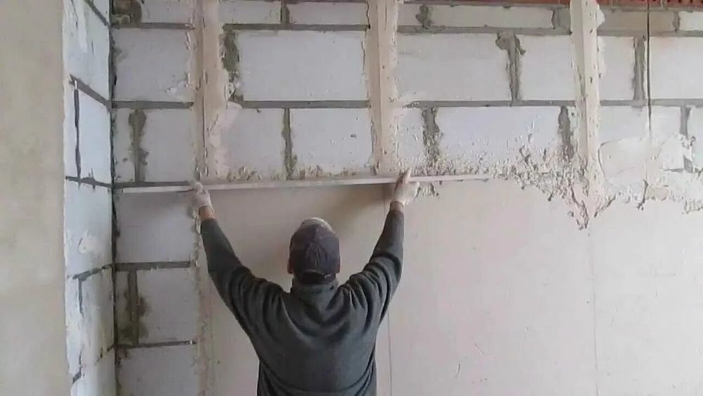 Штукатурка, шпатлевка, кафель, гипсокартон.